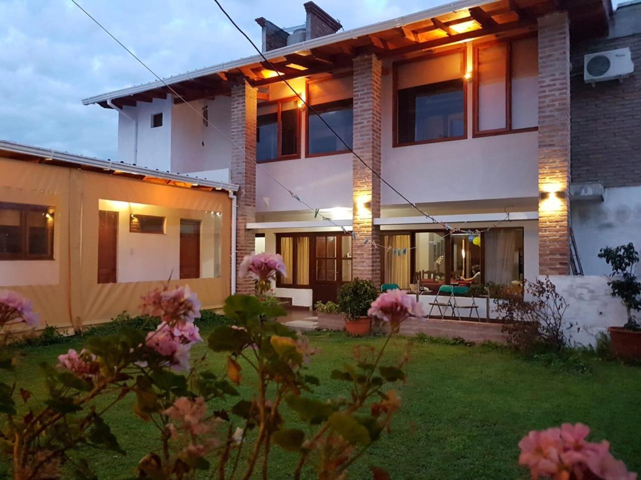 Accueillant Auberge 萨尔塔 外观 照片